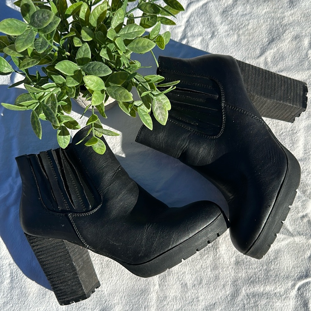 Women’s Madden Girl Mazziee Ankle Booties - Black - 9M.